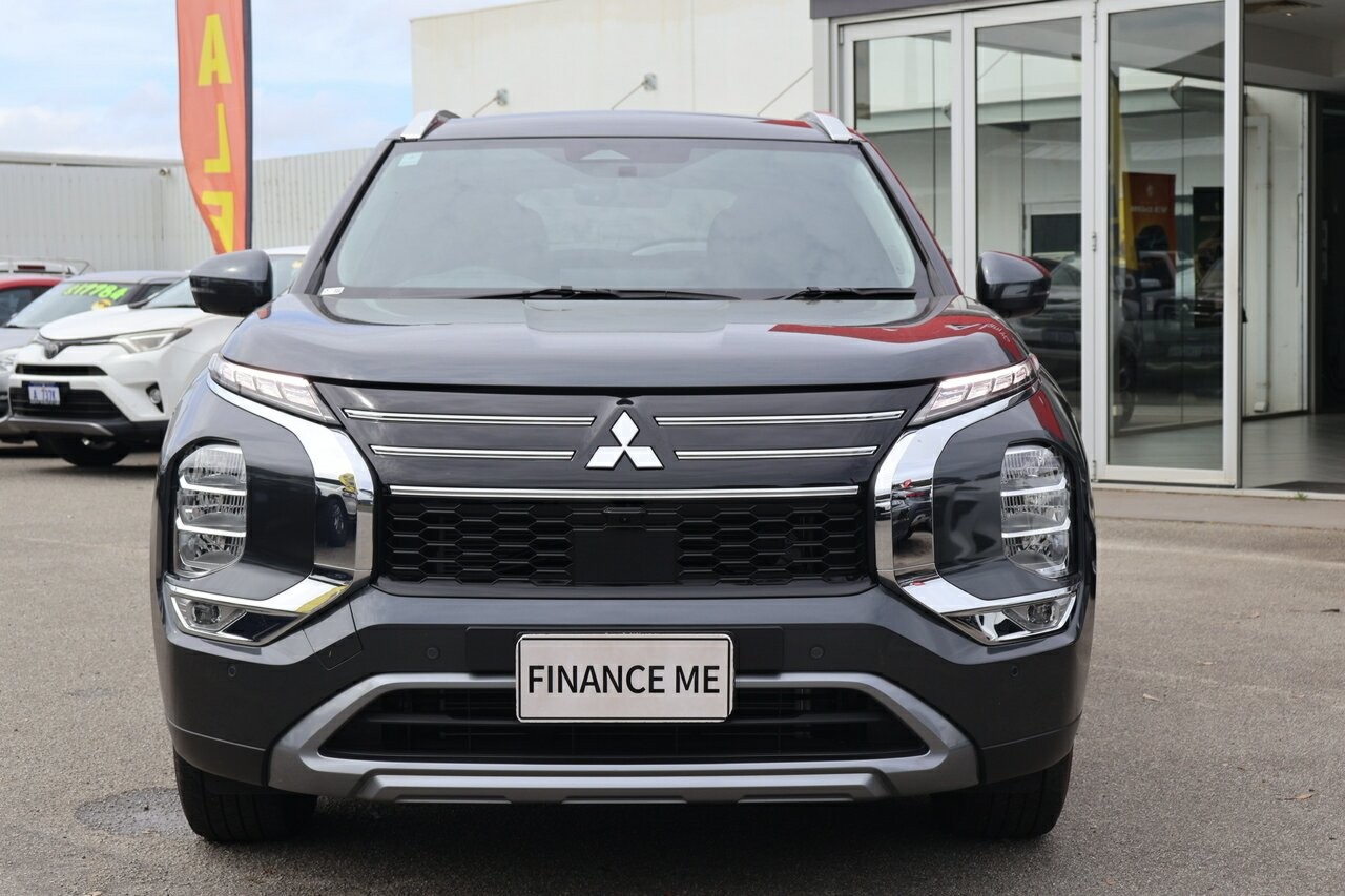 Mitsubishi Outlander image 3