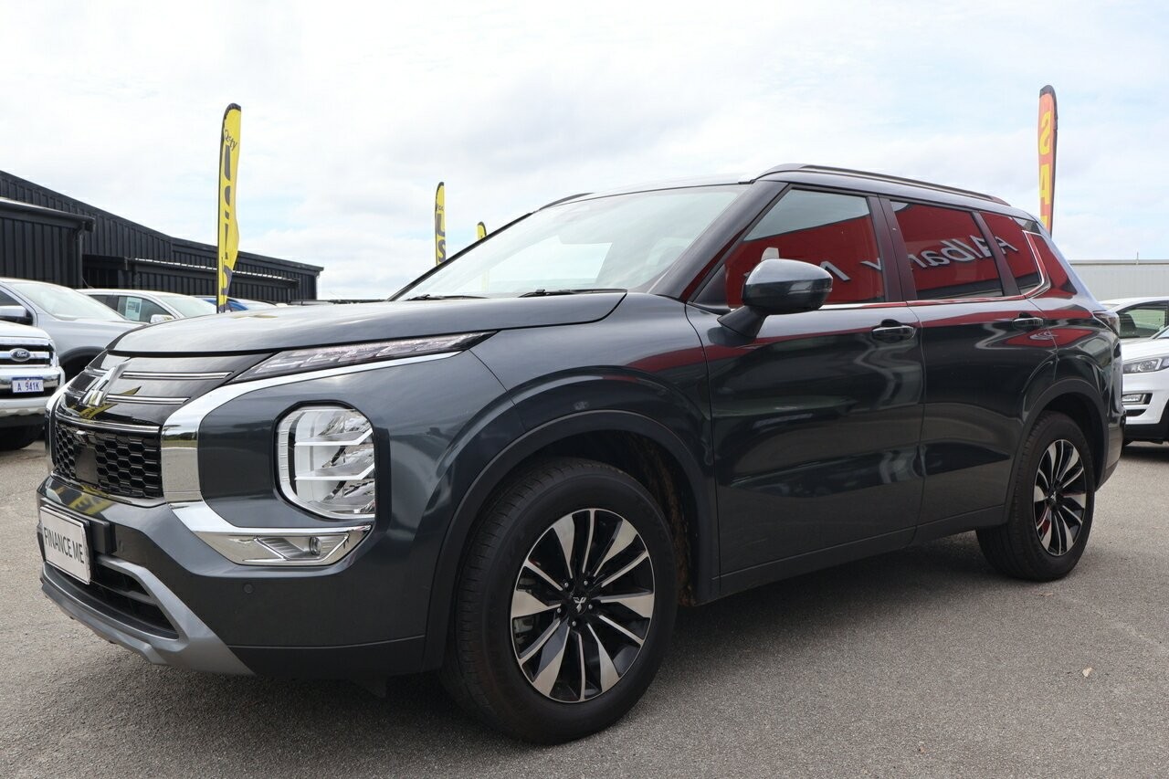 Mitsubishi Outlander image 4