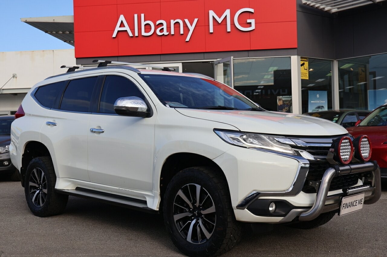 Mitsubishi Pajero Sport image 1