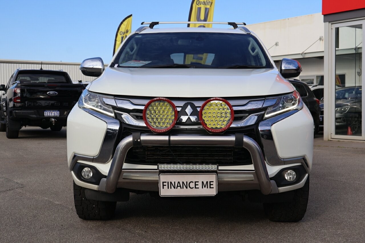 Mitsubishi Pajero Sport image 2