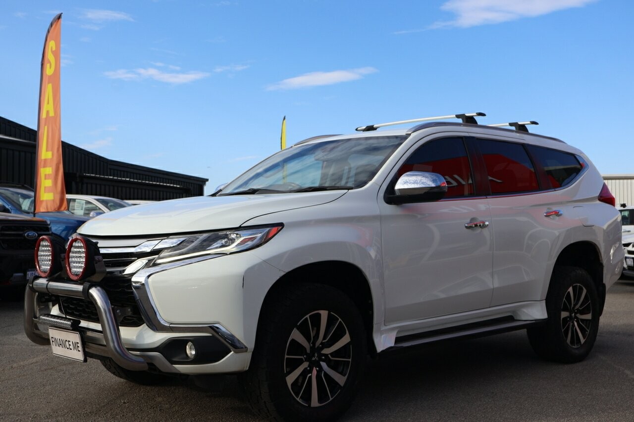 Mitsubishi Pajero Sport image 3