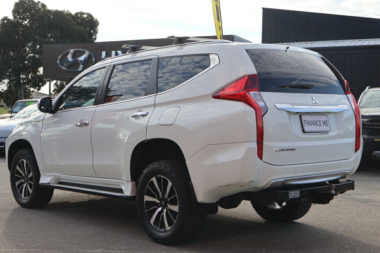 Mitsubishi Pajero Sport image 4