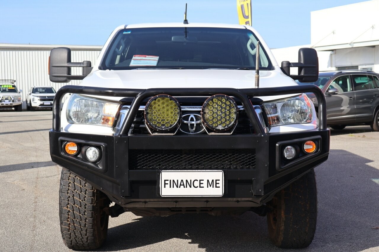 Toyota Hilux image 3