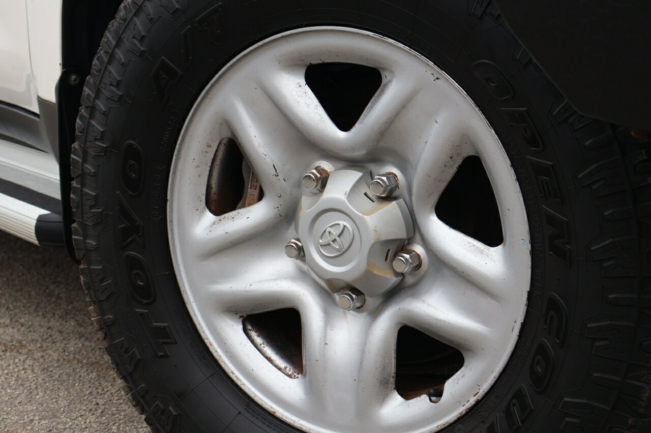 Toyota Landcruiser image 2