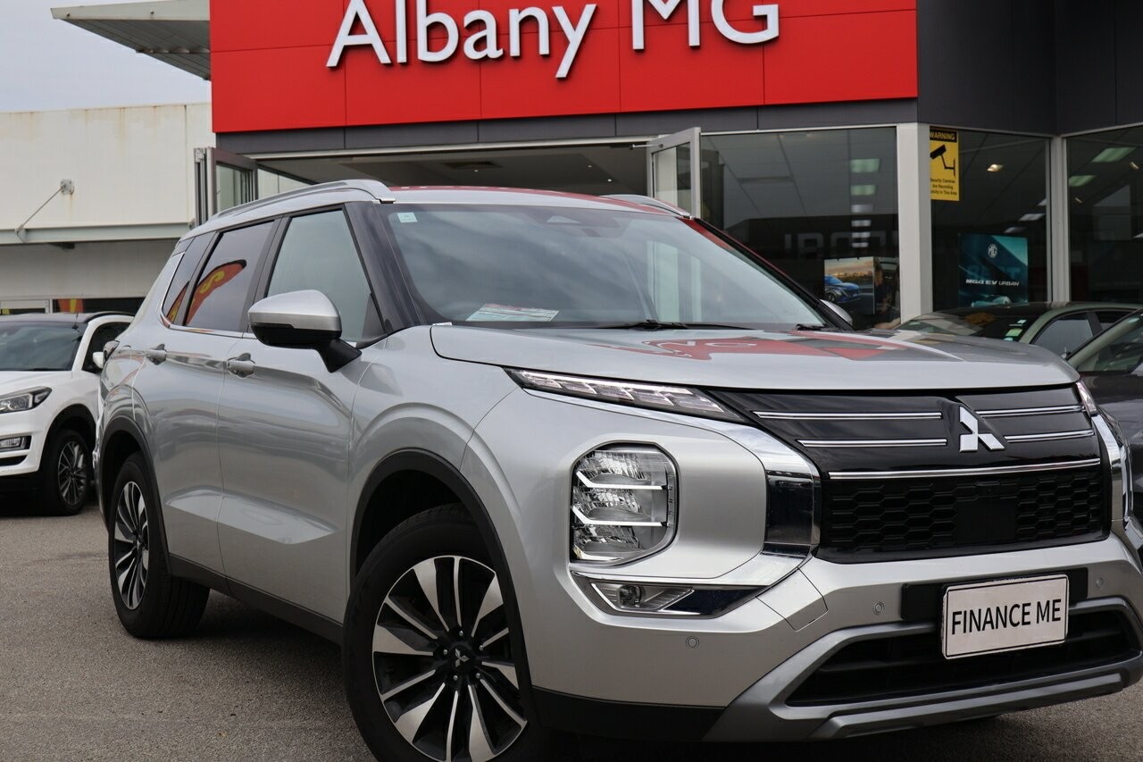 Mitsubishi Outlander image 1