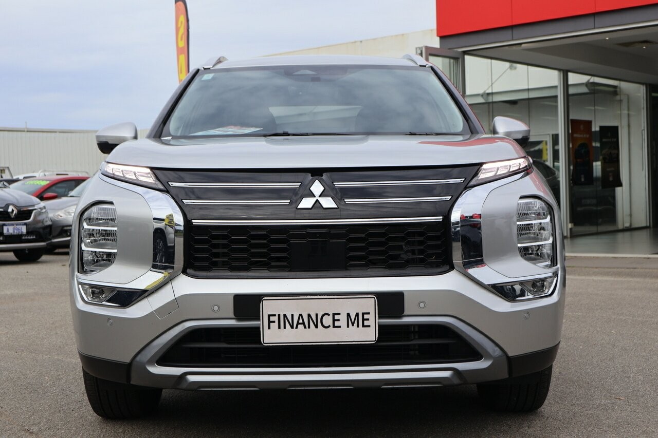 Mitsubishi Outlander image 3