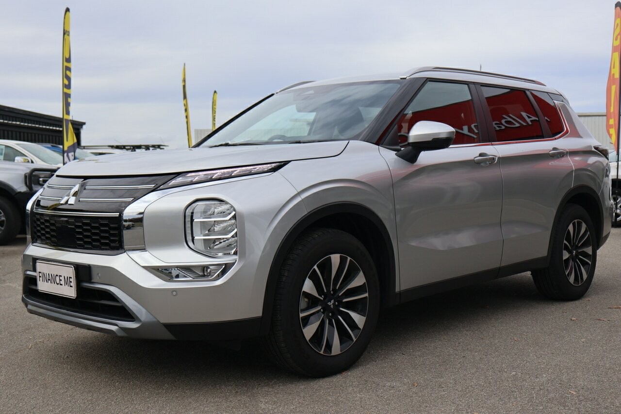 Mitsubishi Outlander image 4
