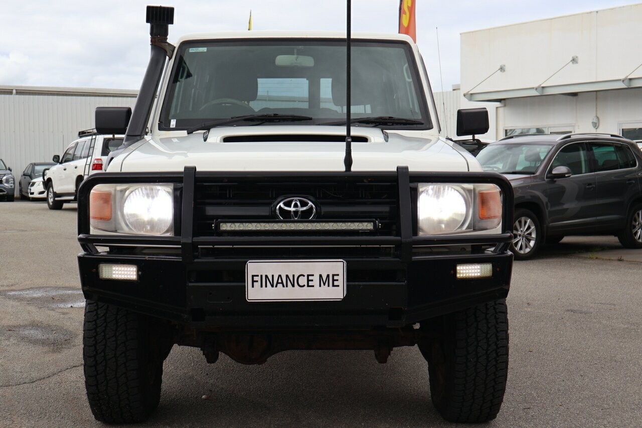 Toyota Landcruiser image 3