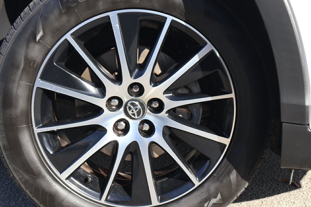 Toyota Kluger image 2