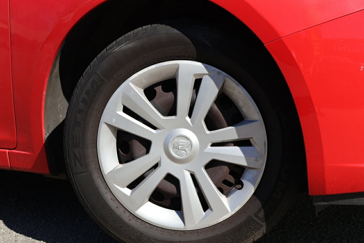 Holden Cruze image 2