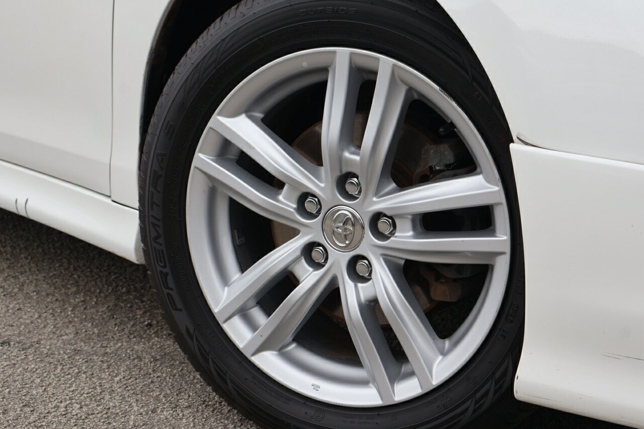 Toyota Aurion image 2