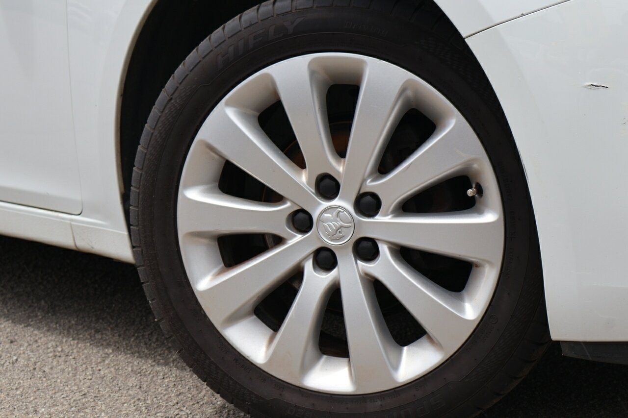 Holden Cruze image 2