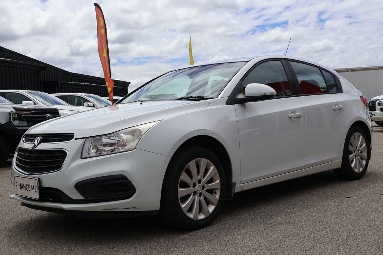 Holden Cruze image 4