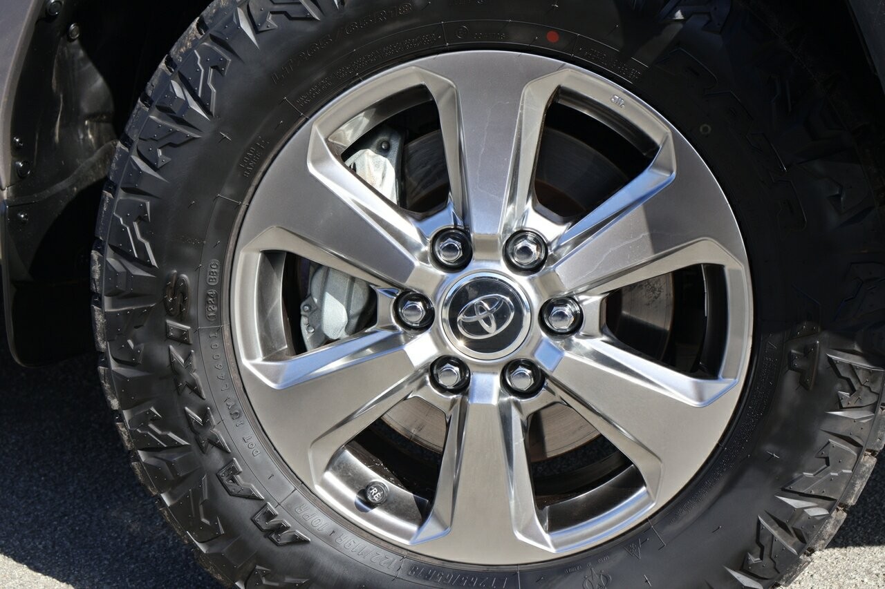 Toyota Landcruiser image 2