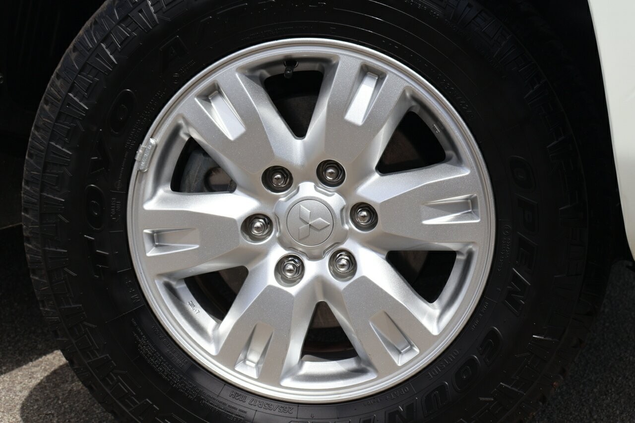 Mitsubishi Triton image 2