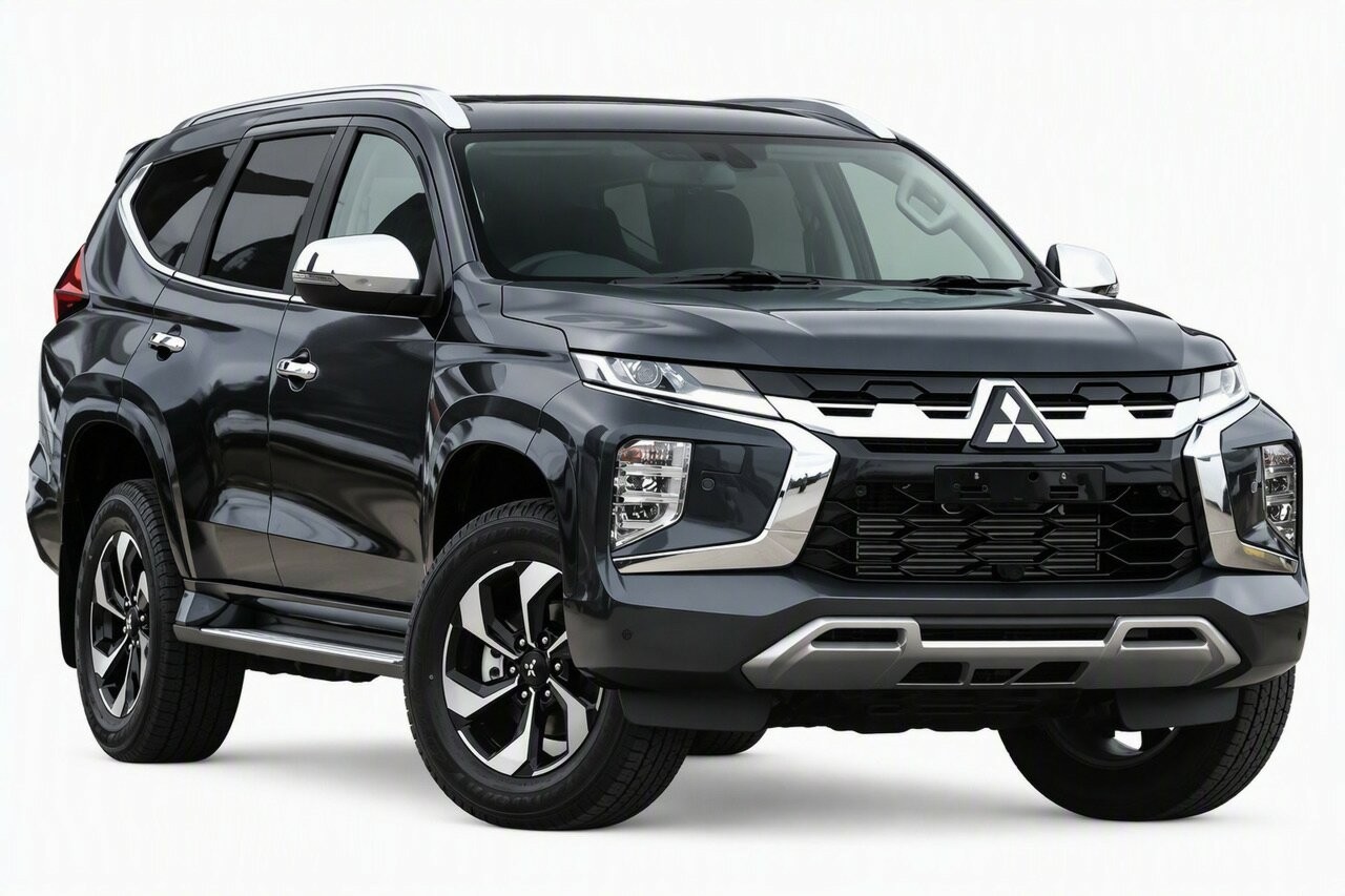 Mitsubishi Pajero Sport image 1