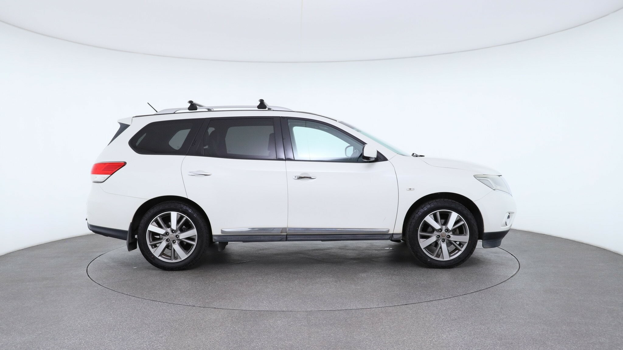 Nissan Pathfinder image 3