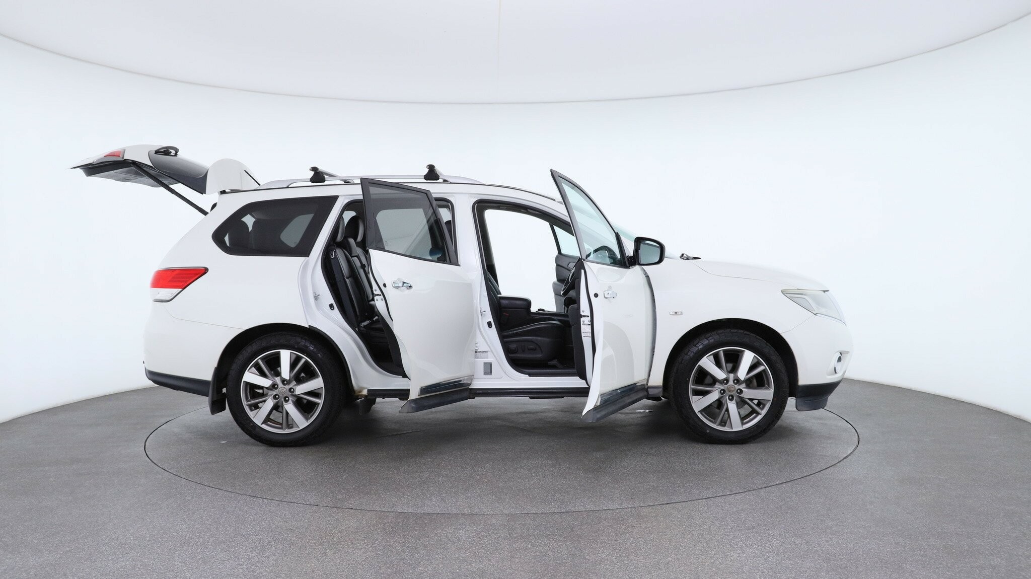 Nissan Pathfinder image 4