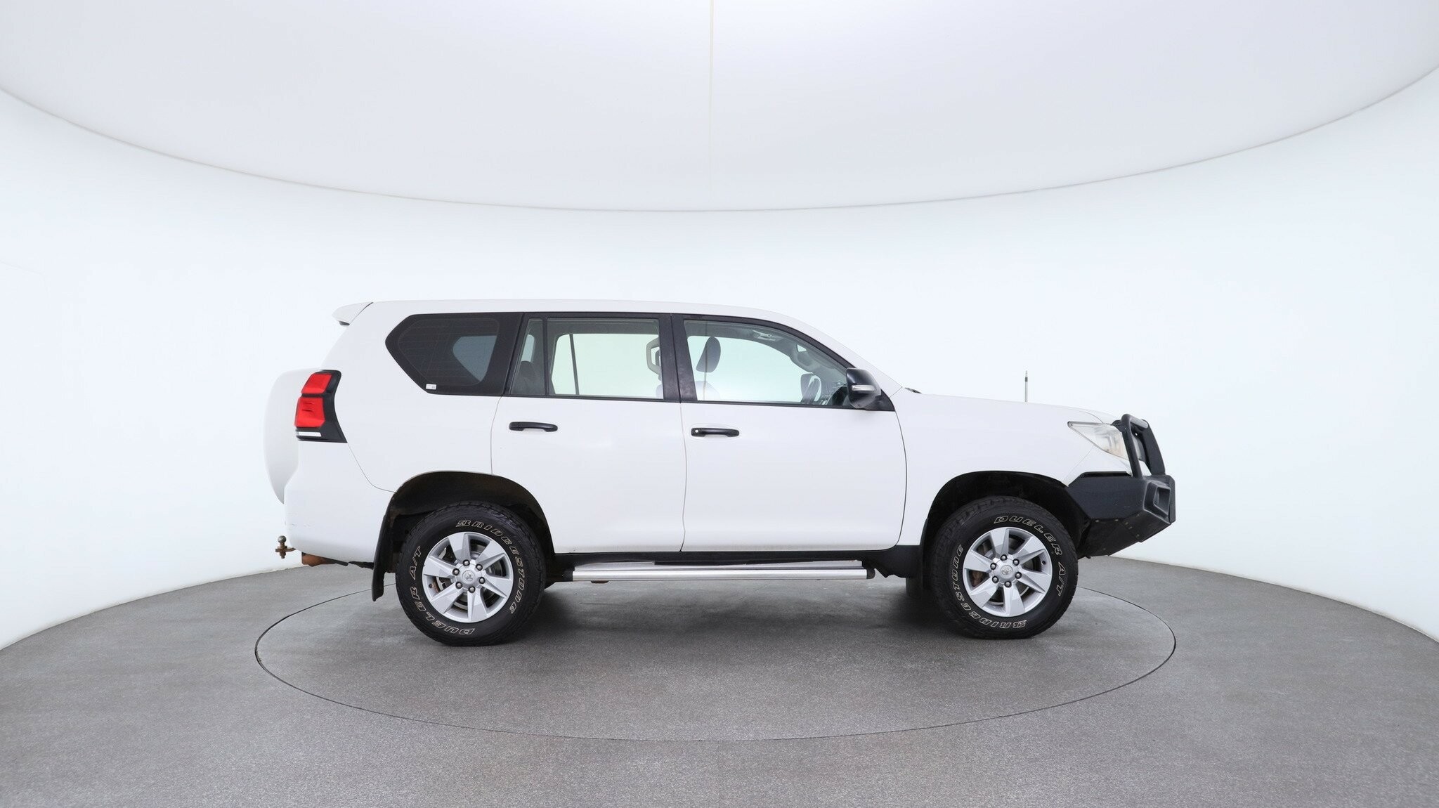 Toyota Landcruiser Prado image 3