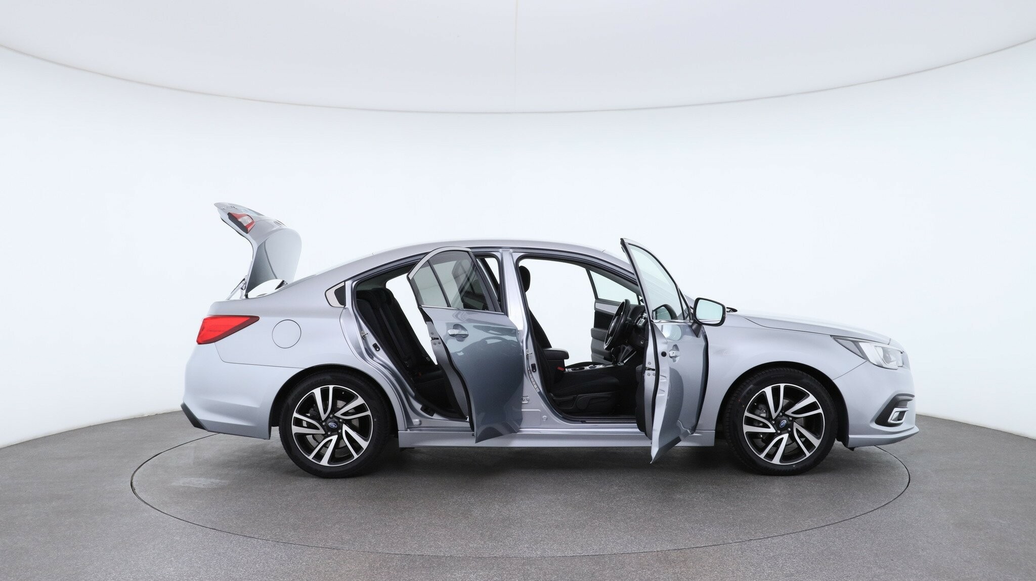 Subaru Liberty image 4