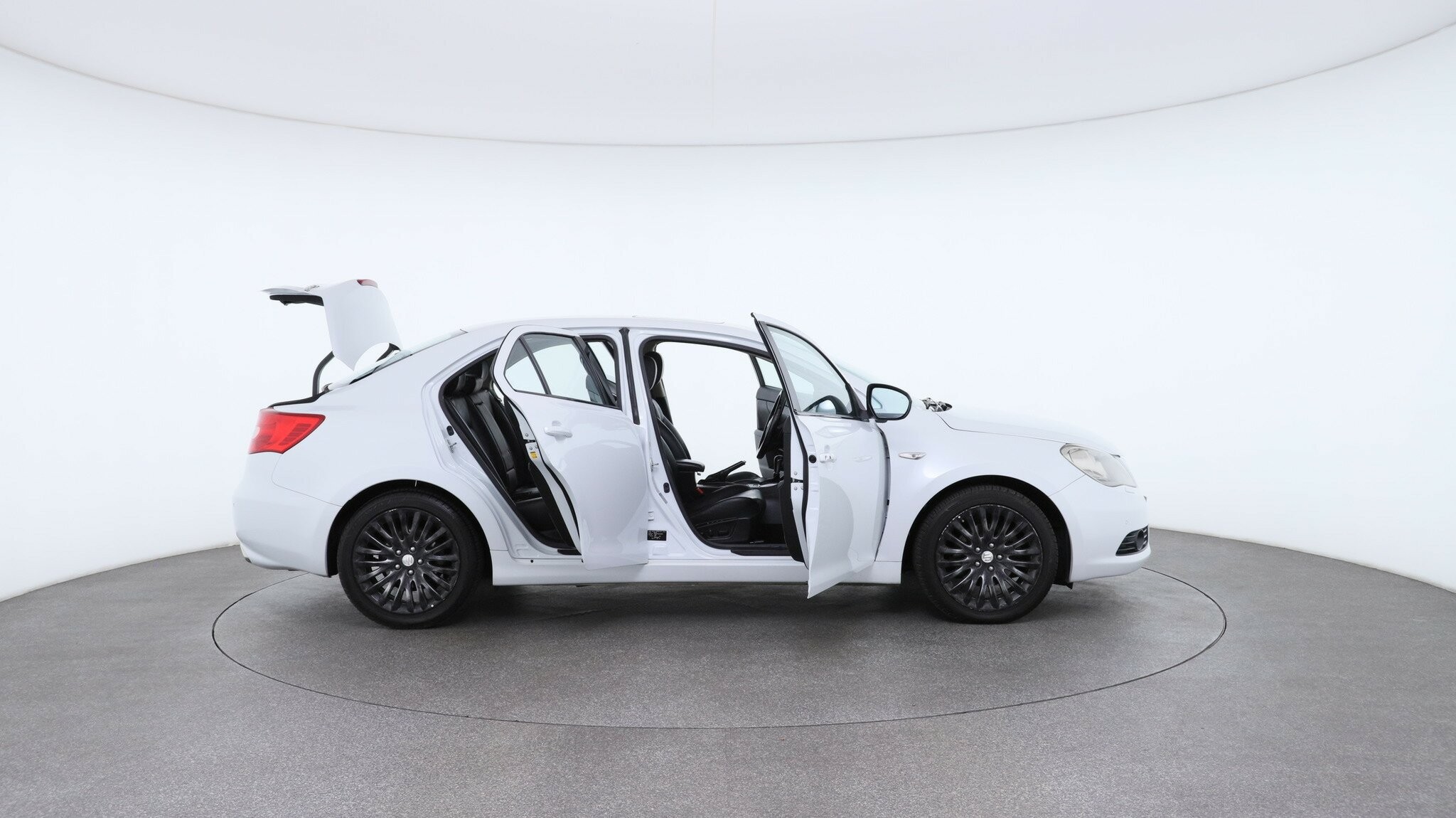 Suzuki Kizashi image 4