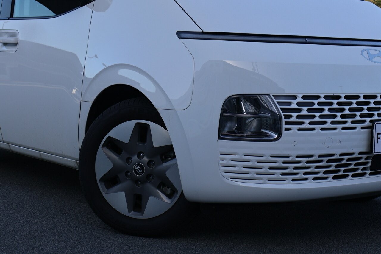 Hyundai Staria image 2