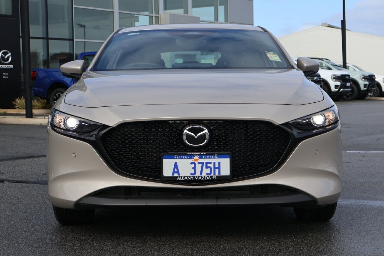 Mazda 3 image 3