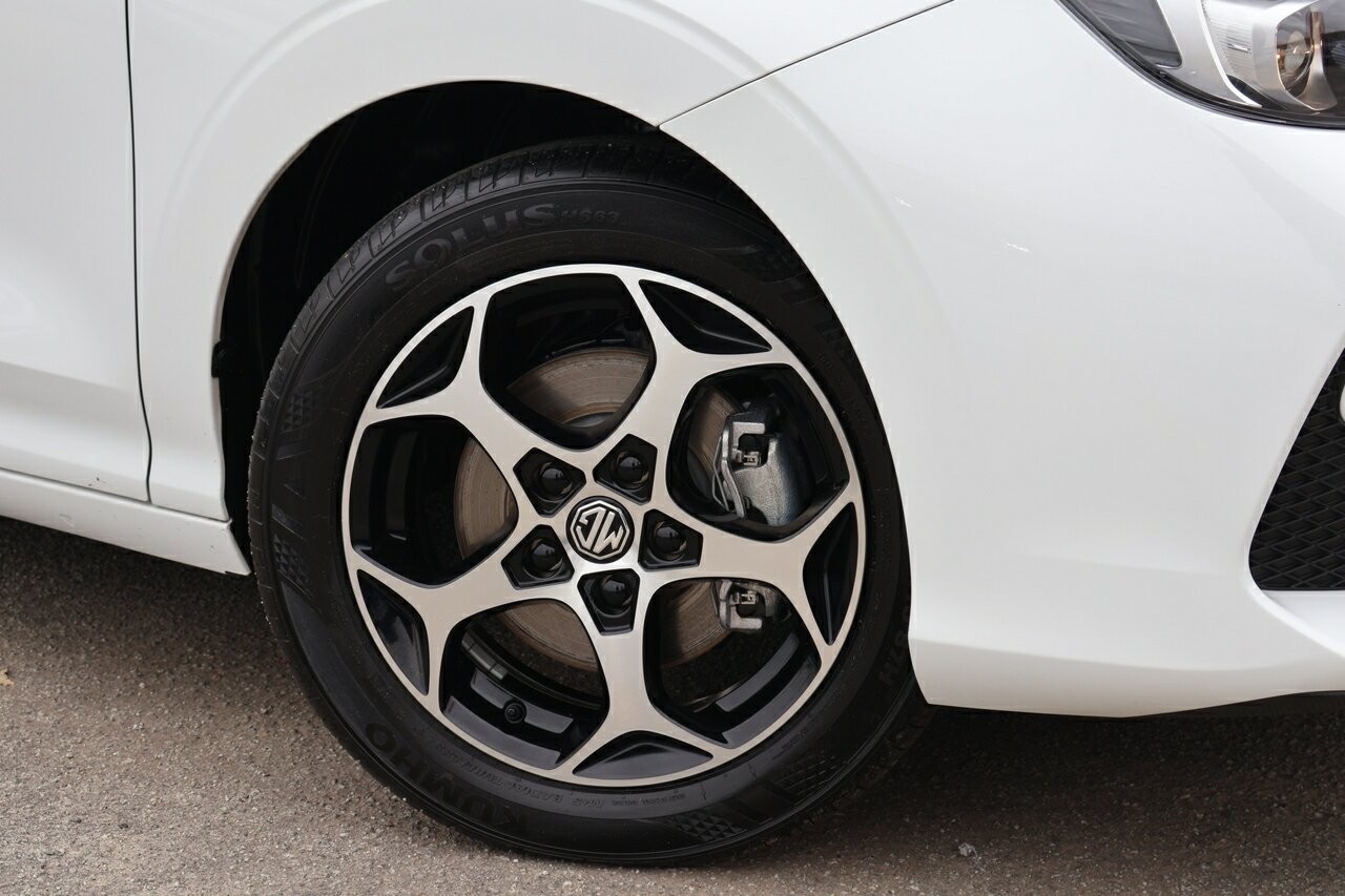 MG Mg3 image 2