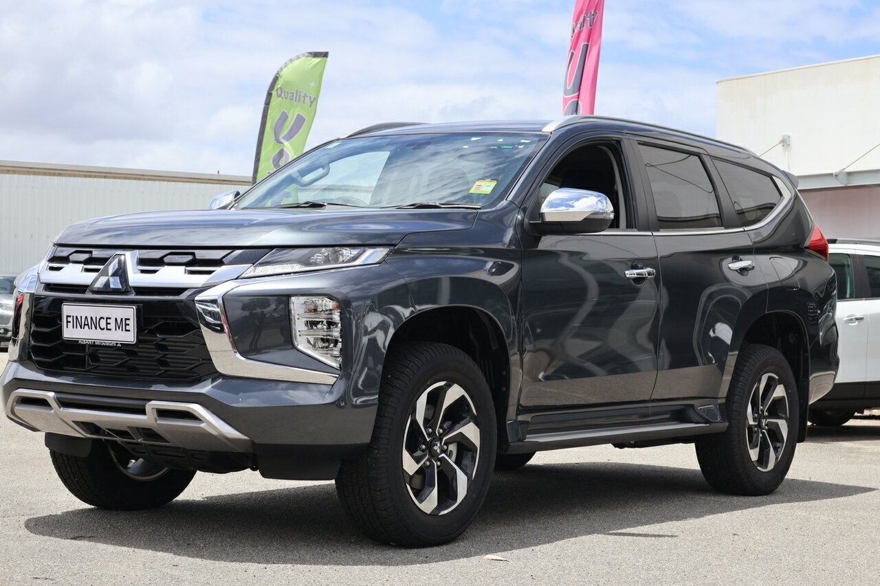 Mitsubishi Pajero Sport image 4