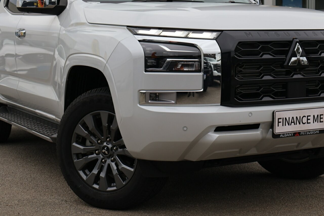 Mitsubishi Triton image 2
