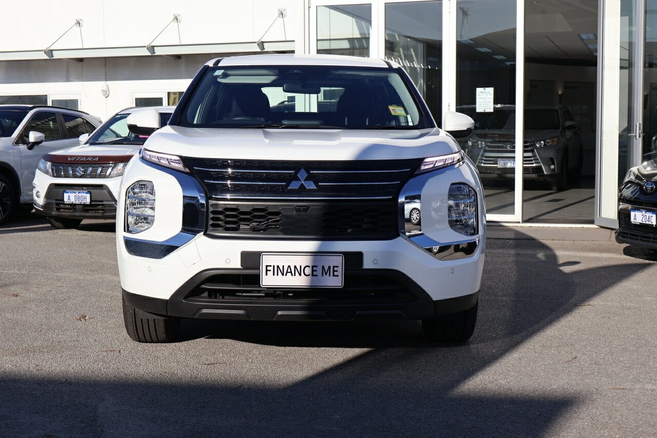 Mitsubishi Outlander image 3