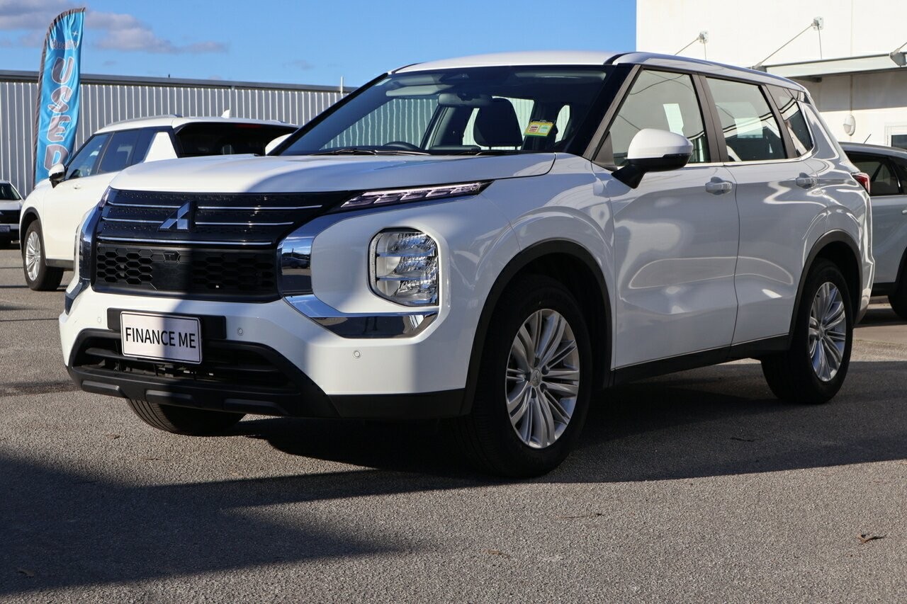 Mitsubishi Outlander image 4