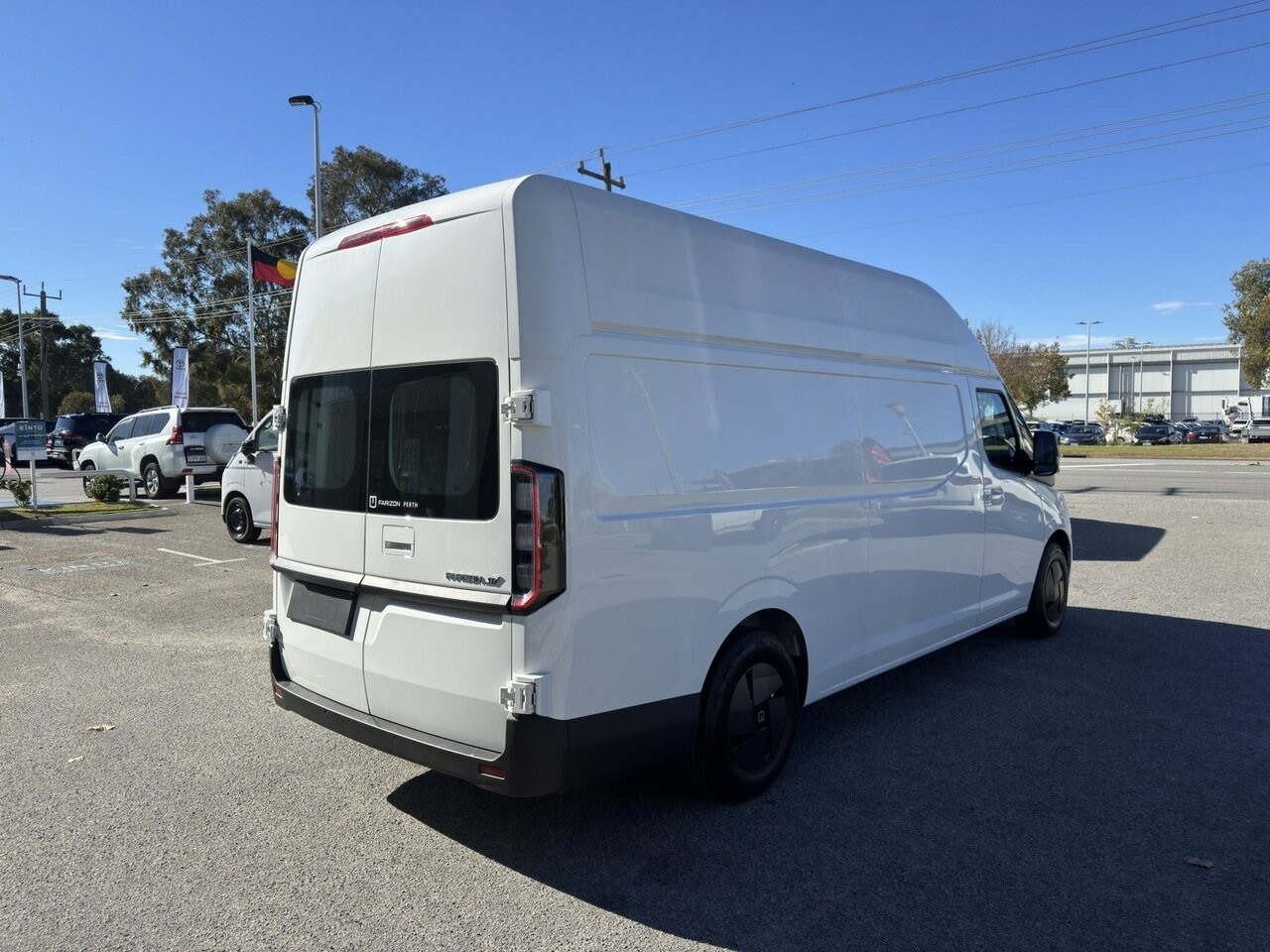 Farizon Supervan image 4