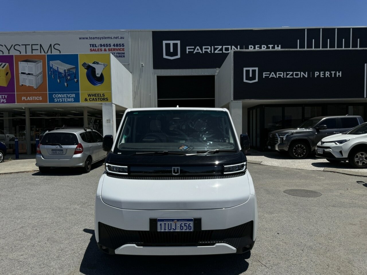 Farizon Sv6.95 Swb & Std Roof image 1