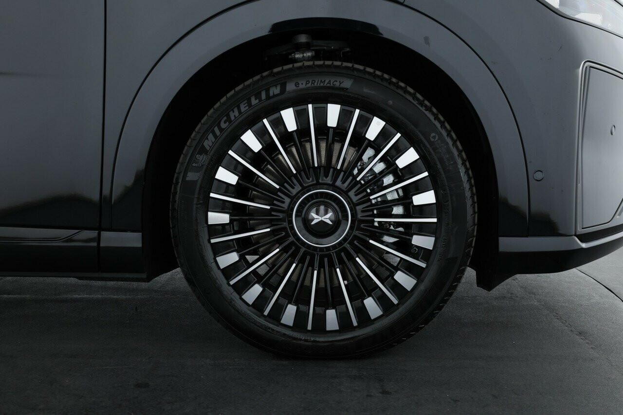 Xpeng X9 image 4