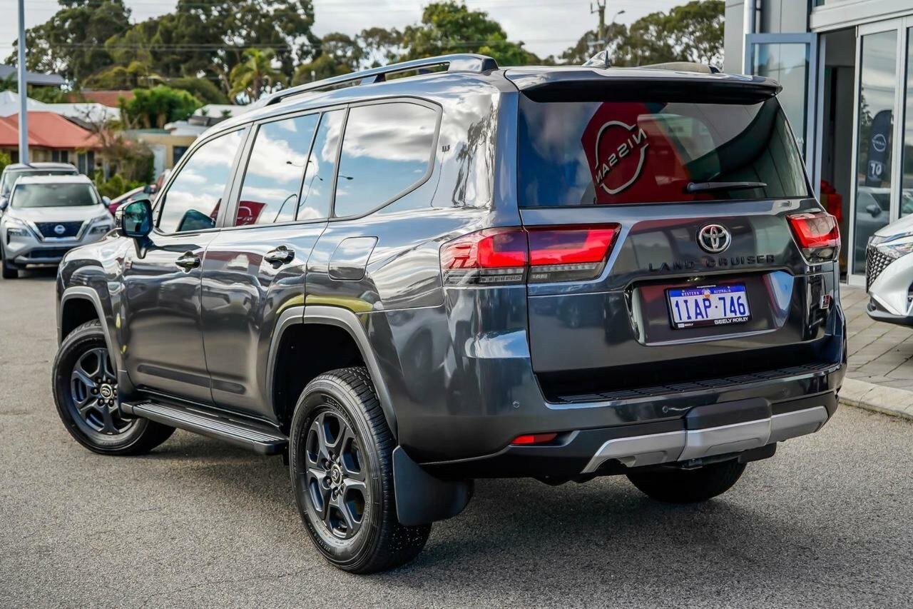 Toyota Landcruiser image 2