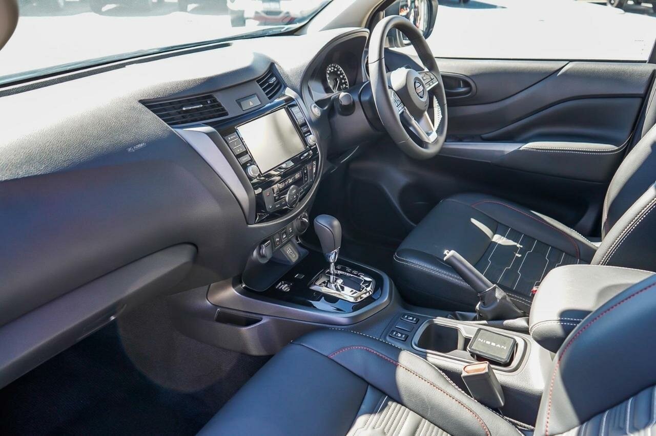 Nissan Navara image 2