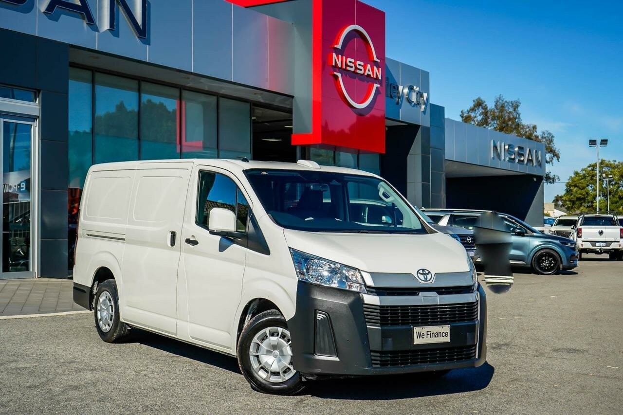 Toyota Hiace image 2