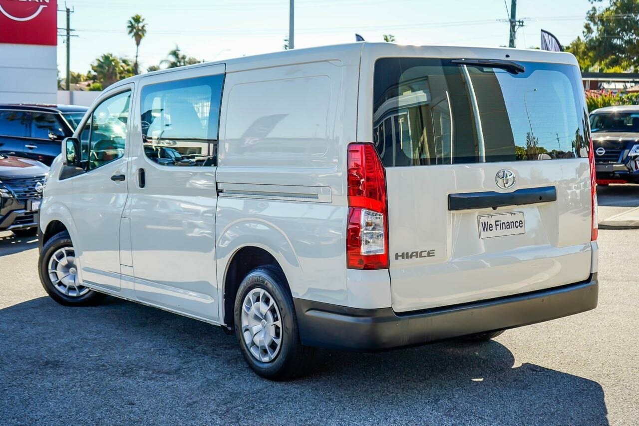 Toyota Hiace image 3