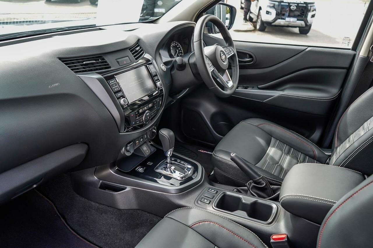Nissan Navara image 2