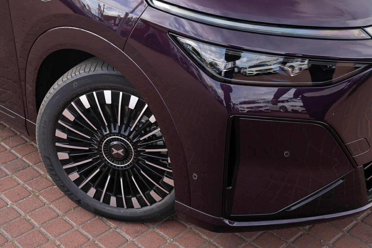 Xpeng X9 image 2