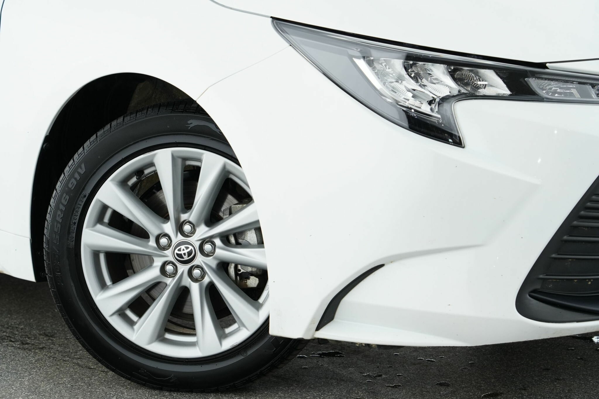 Toyota Corolla image 2