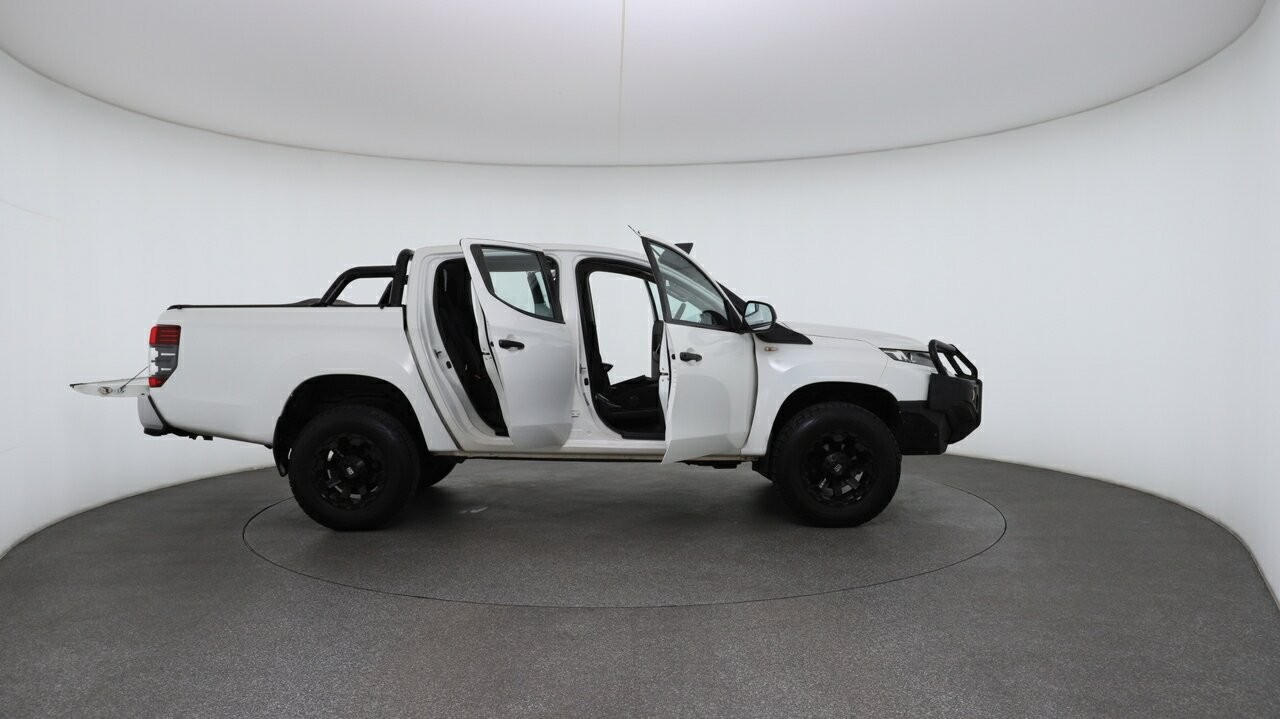 Mitsubishi Triton image 4