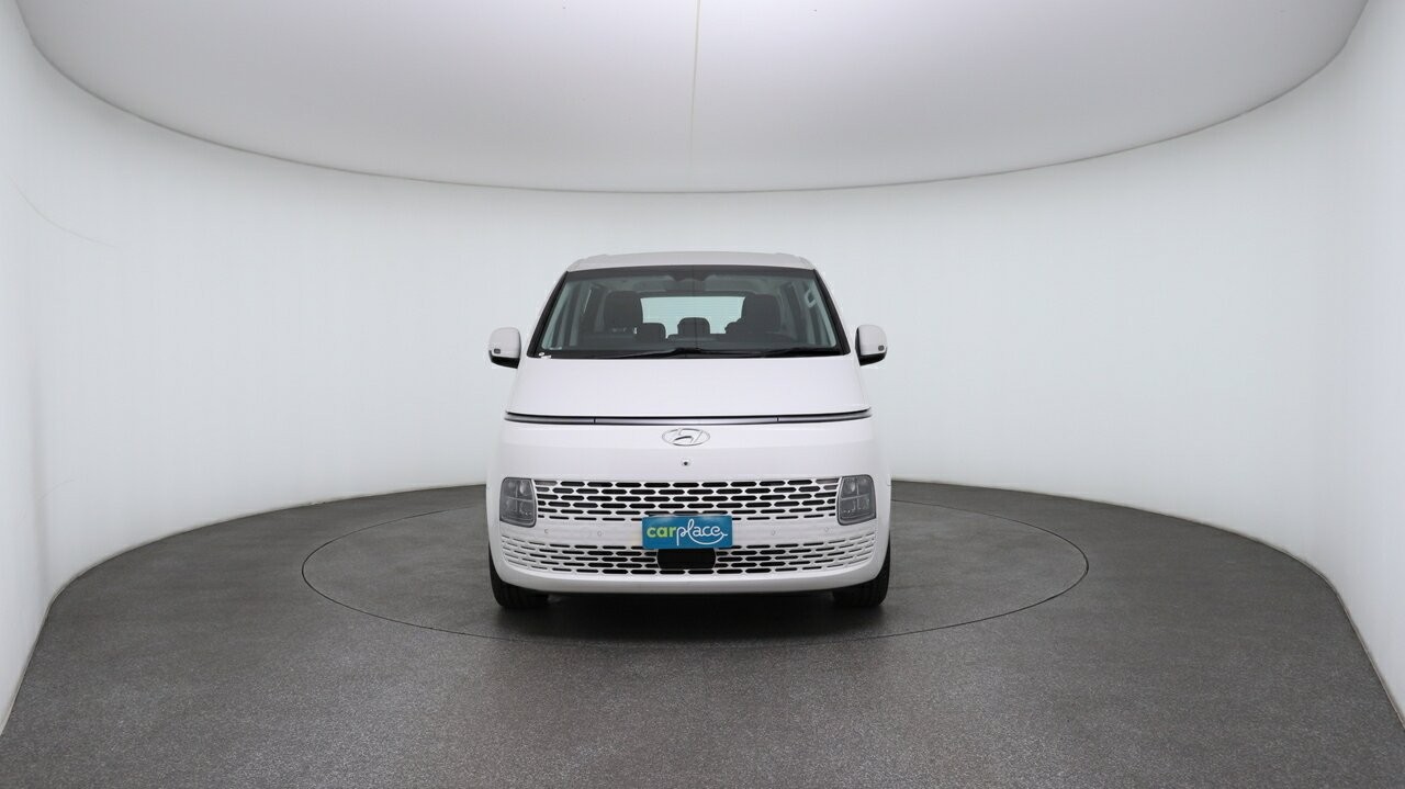 Hyundai Staria image 2