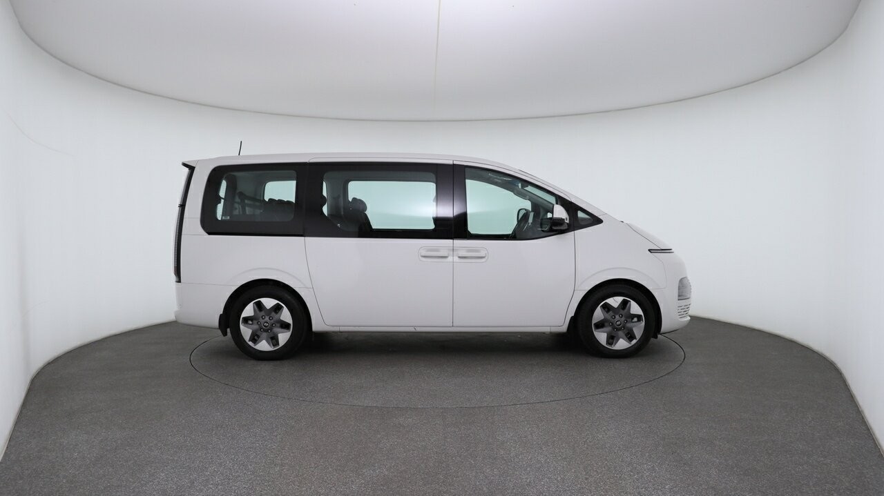 Hyundai Staria image 3