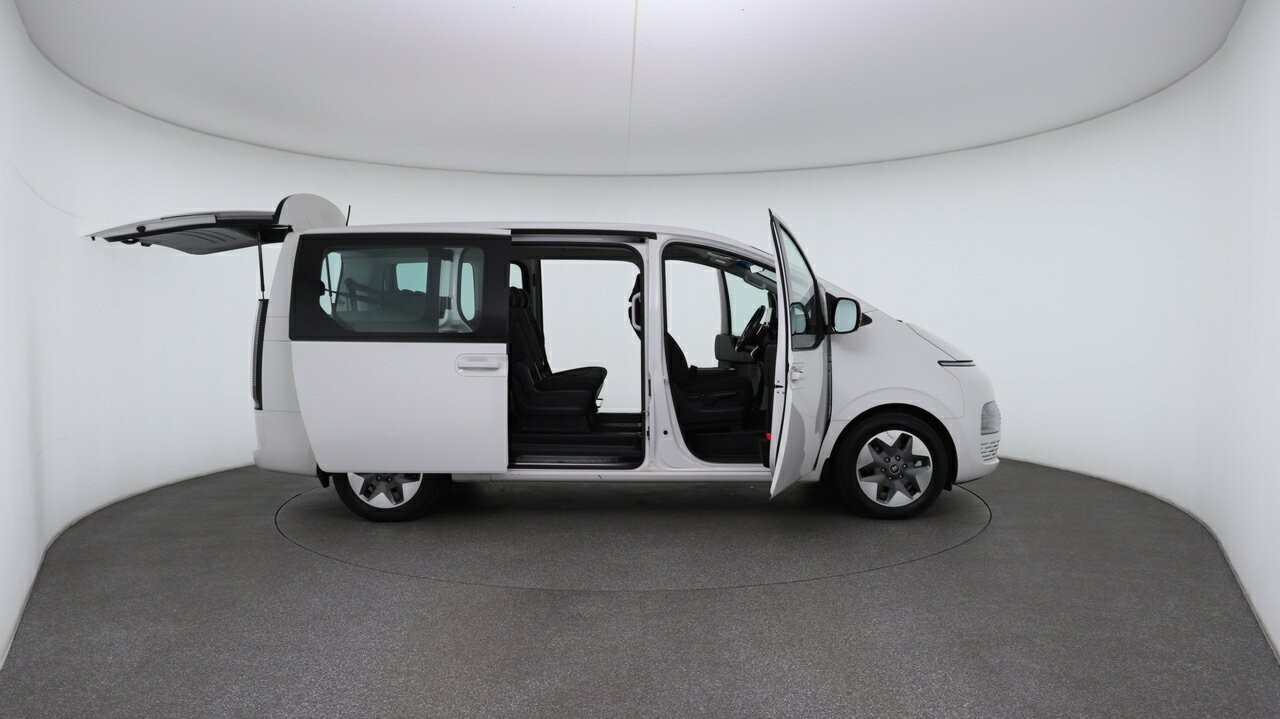 Hyundai Staria image 4