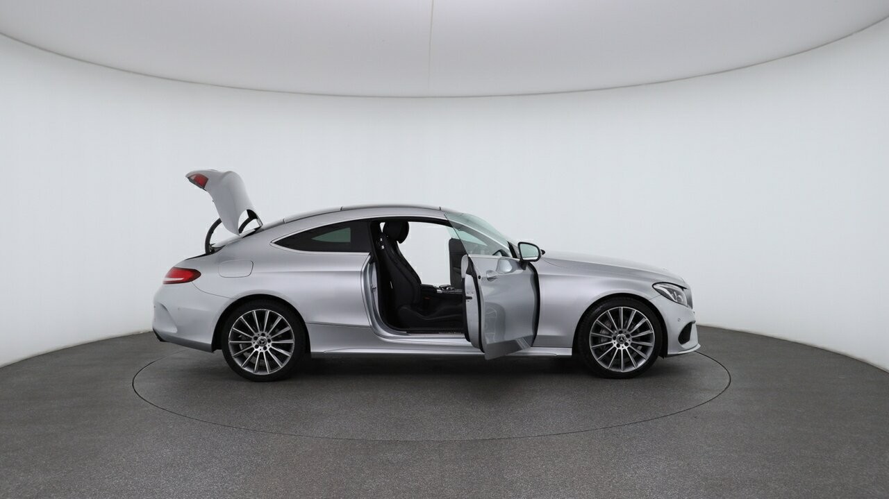 Mercedes Benz C-class image 4