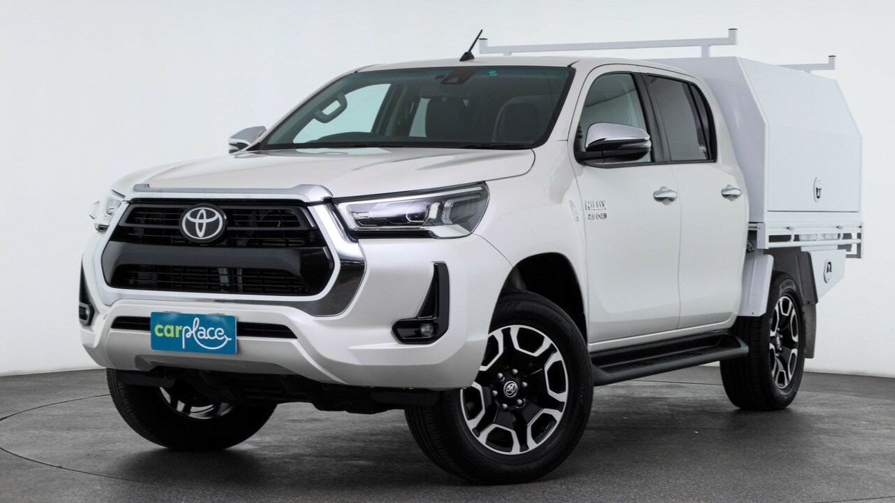 Toyota Hilux image 2