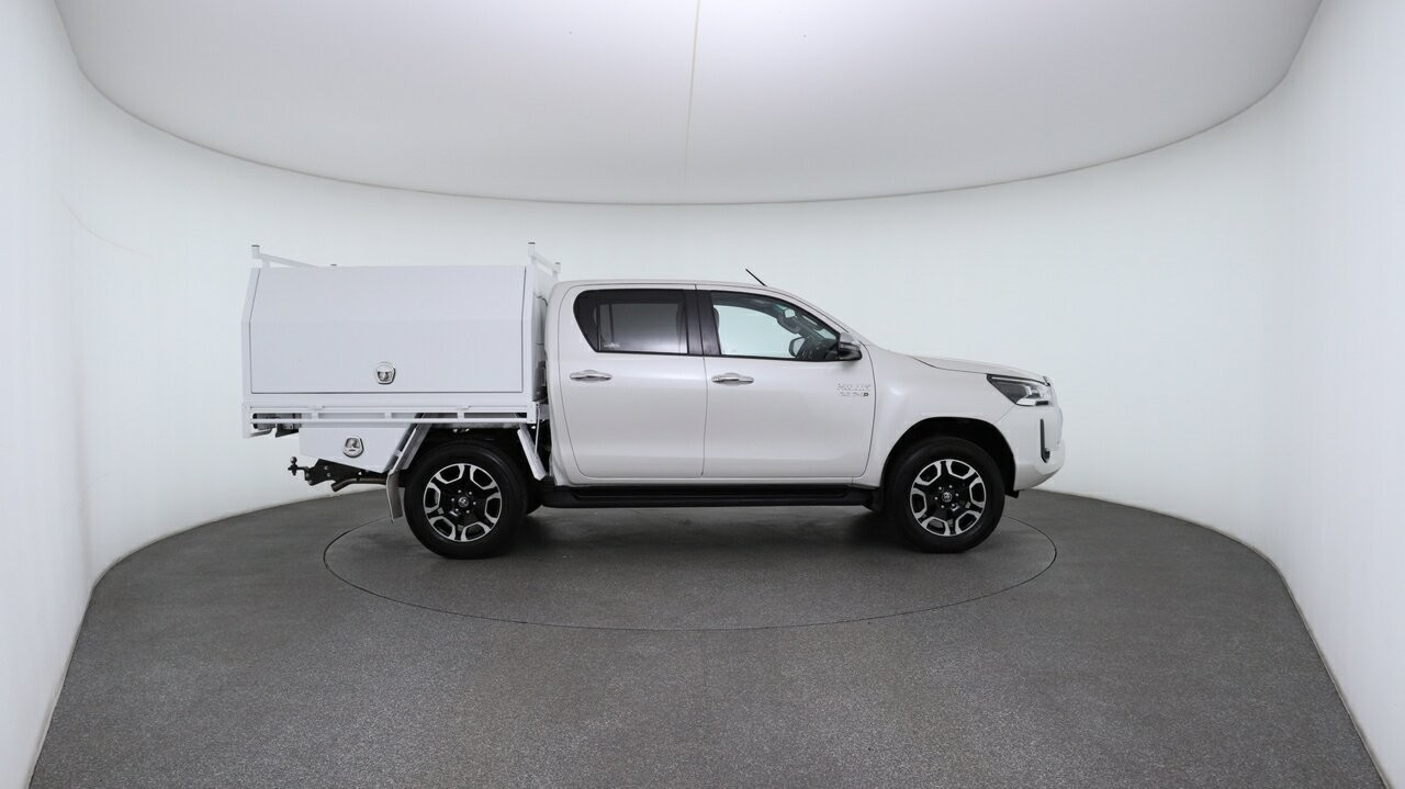 Toyota Hilux image 4