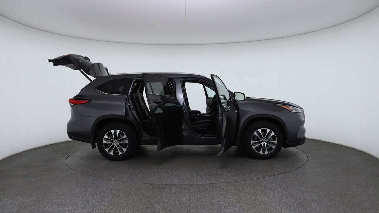 Toyota Kluger image 4